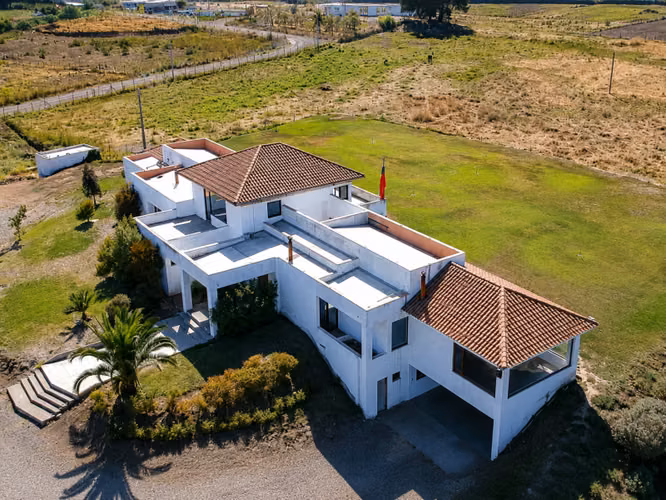 VENTA AMPLIA PROPIEDAD DE 600 Mts2 EN TERRENO DE 30.000 Mts2 - Imagen 2