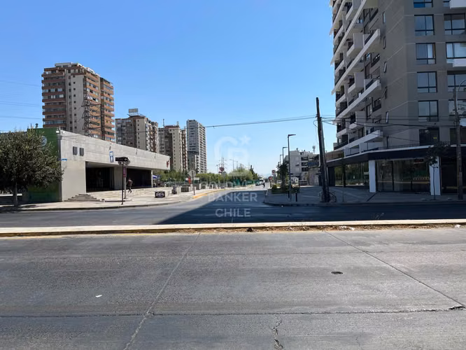 Placa Comercial sobre Av. San Diego