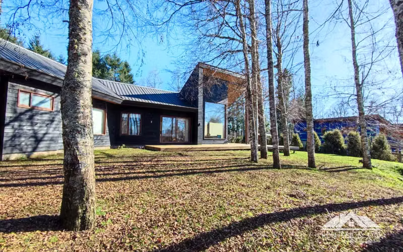 Casa en venta en Villarrica 4 dorm 4baños alto estandar de construccion