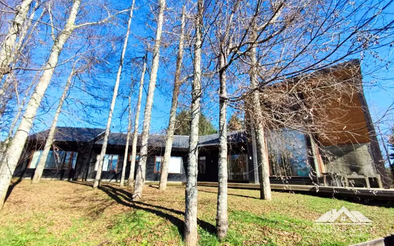 Casa en venta en Villarrica 4 dorm 4baños alto estandar de construccion