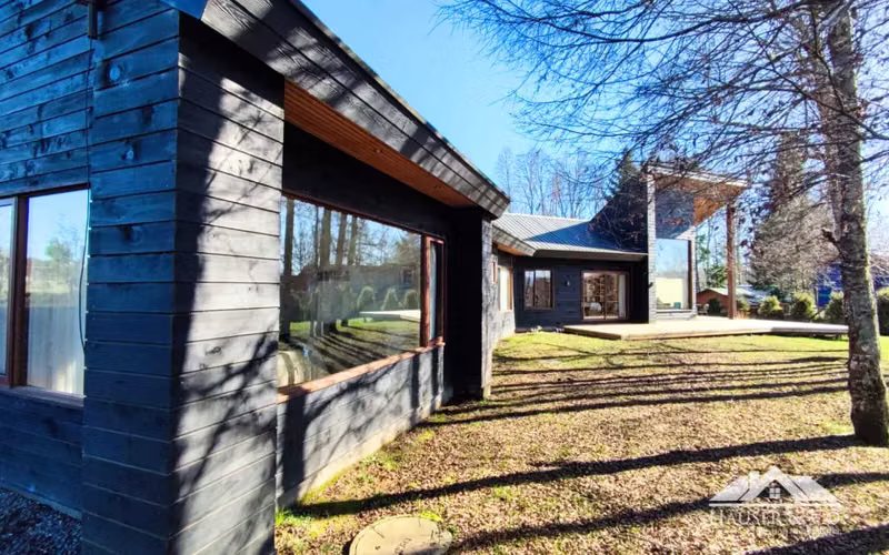 Casa en venta en Villarrica 4 dorm 4baños alto estandar de construccion