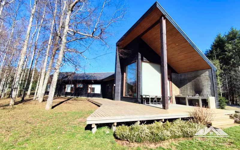 Casa en venta en Villarrica 4 dorm 4baños alto estandar de construccion