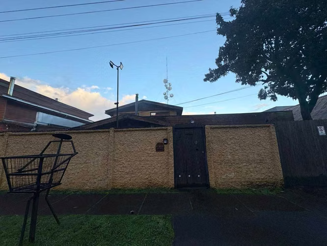 VENTA DE AMPLIA CASA A PASOS DEL CENTR TEMUCO (114309)