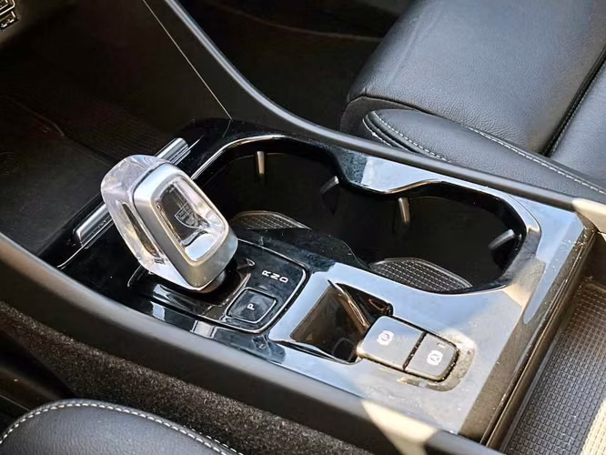 VOLVO XC40 2023