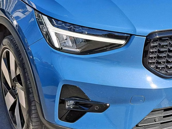 VOLVO XC40 2023
