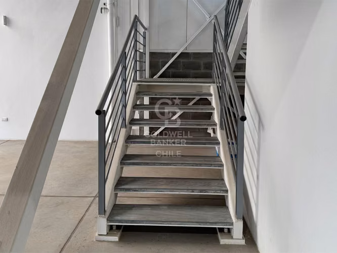 Bodega nueva con Oficina y Showroom