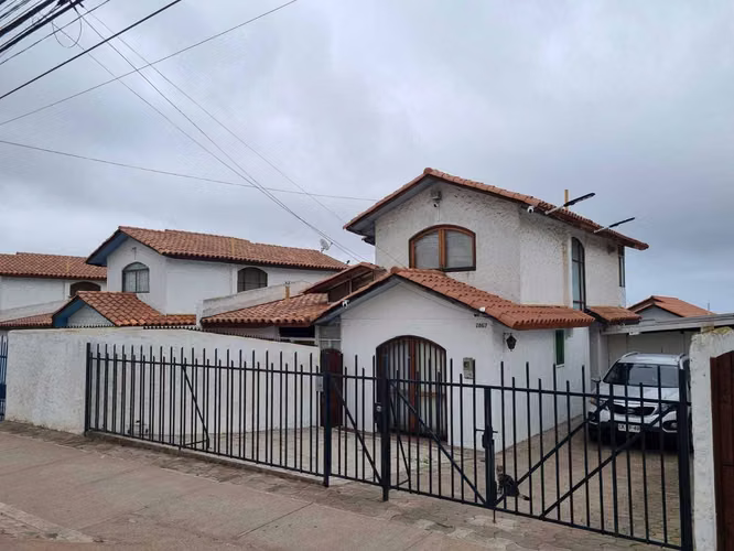 Venta Casa Av. Gabriela Mistral, La Serena (115043)