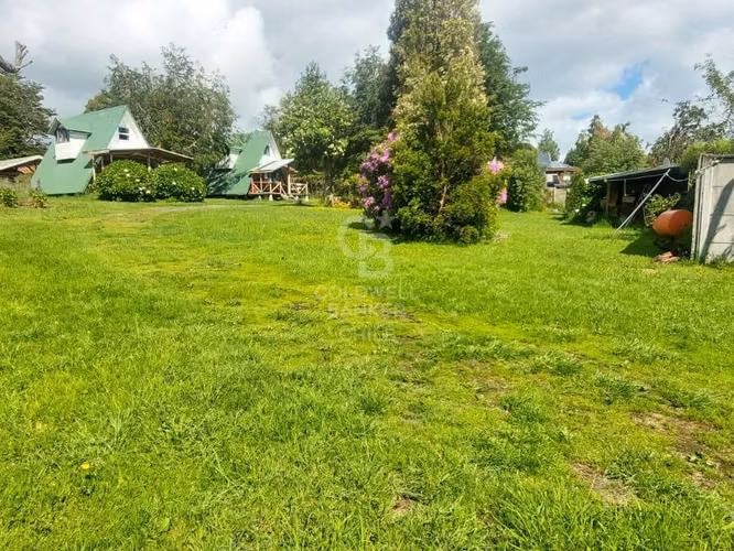 Terreno con 5 cabañas con acceso directo al lago Puyehue