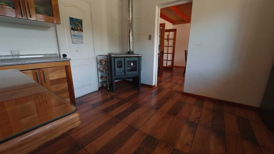 Casa con 2 cabañas y piscina en Quinamávida (115102)