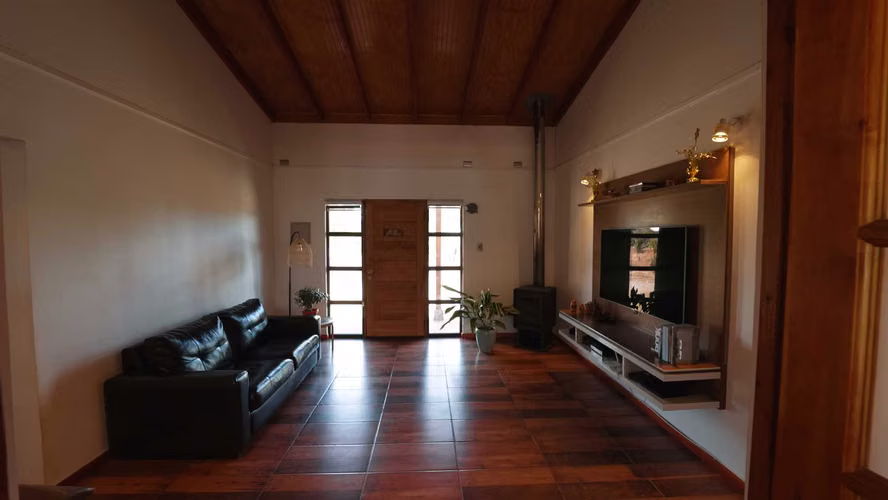 Casa con 2 cabañas y piscina en Quinamávida (115102)
