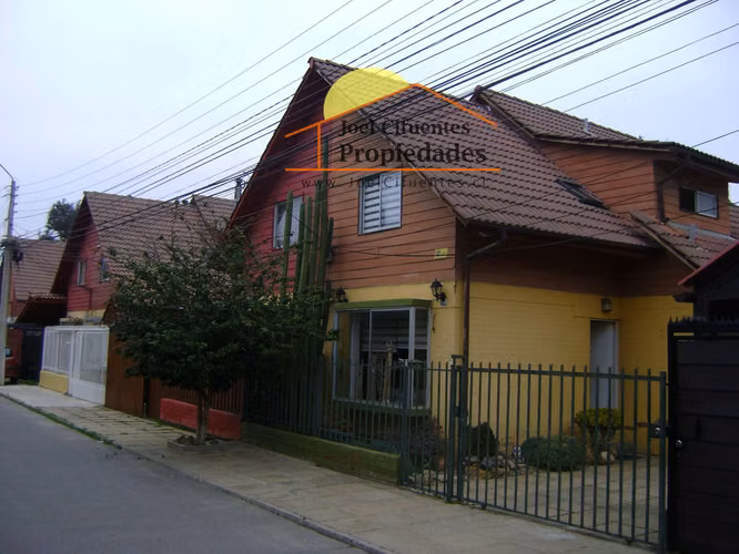 Casa sólida, 2 pisos, 3 dormitorios, 2 baños. Cod-2388