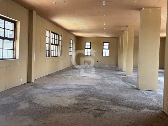 Local comercial de 2 pisos con exposición a la calle