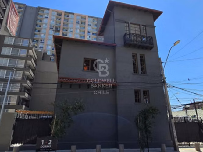 Local comercial de 2 pisos con exposición a la calle