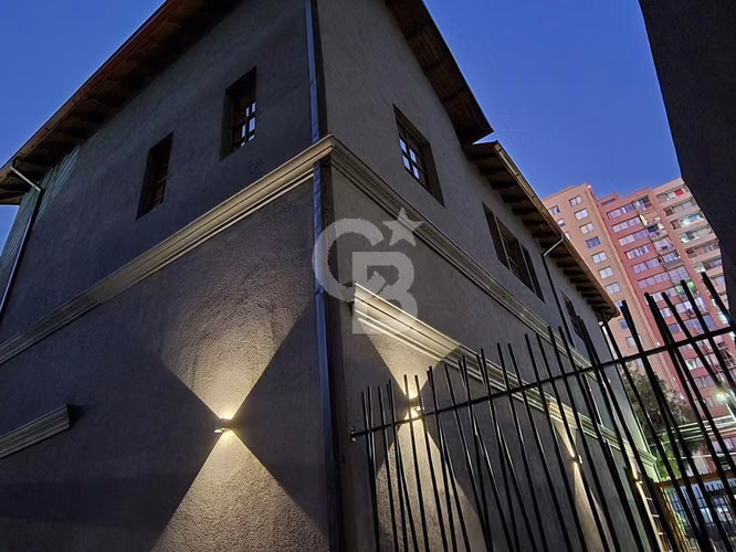 Local comercial de 2 pisos con exposición a la calle