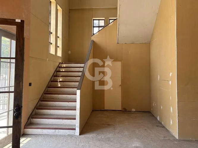 Local comercial de 2 pisos con exposición a la calle