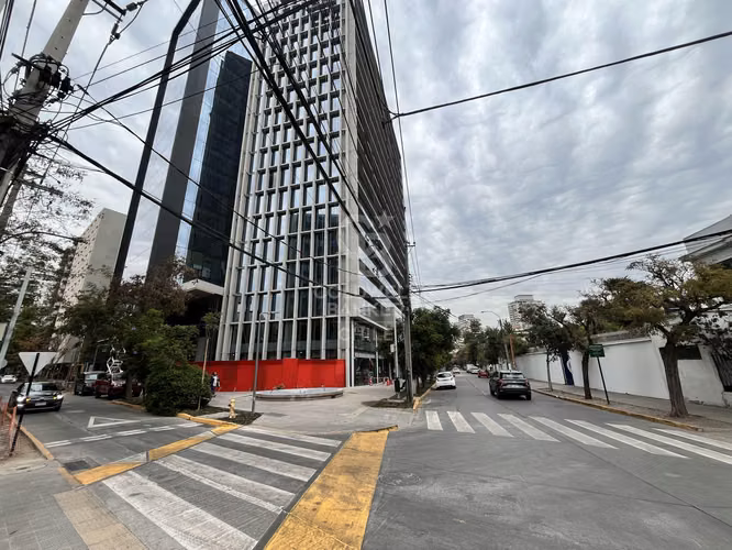 Locales comerciales en placa de edificio corporativo