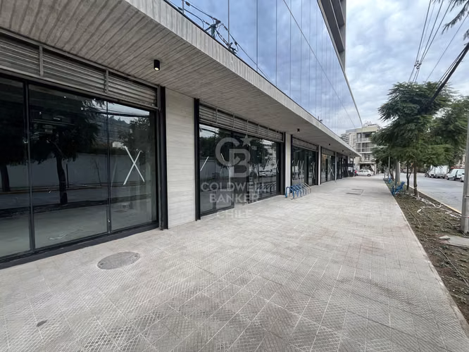 Locales comerciales en placa de edificio corporativo