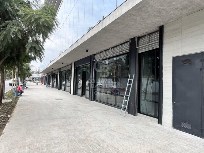 Locales comerciales en placa de edificio corporativo