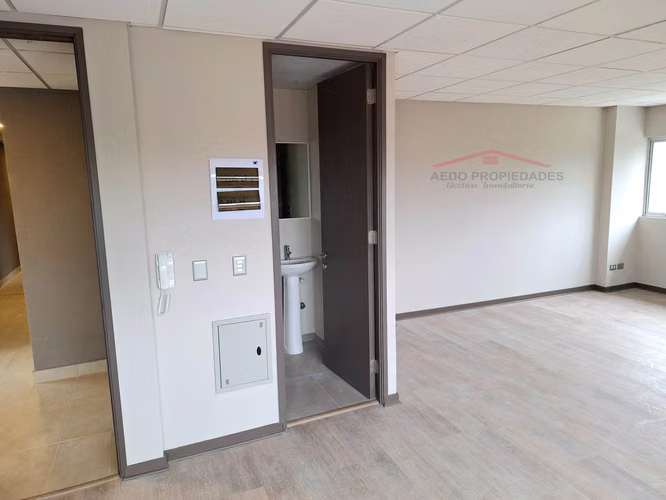 Se Arriendan Locales Comerciales y Oficinas,  Edificio 21 de Mayo #293, Ciudad Quillota