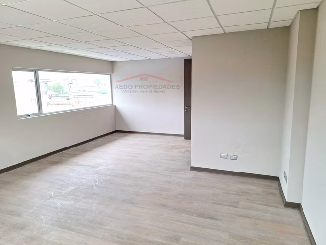 Se Arriendan Locales Comerciales y Oficinas,  Edificio 21 de Mayo #293, Ciudad Quillota