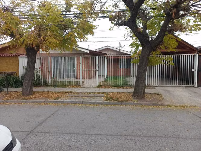 STA ELENA/AV SUR,  4 DORM, 2 BAÑOS, ESTACIONA (116179)