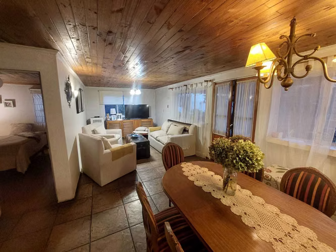 Casa en Linares frente a parque 5 dormitorios (116208)