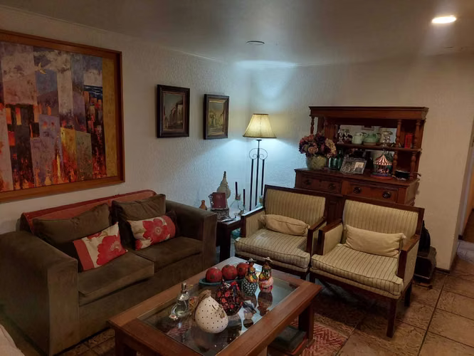 Casa en Linares frente a parque 5 dormitorios (116208)