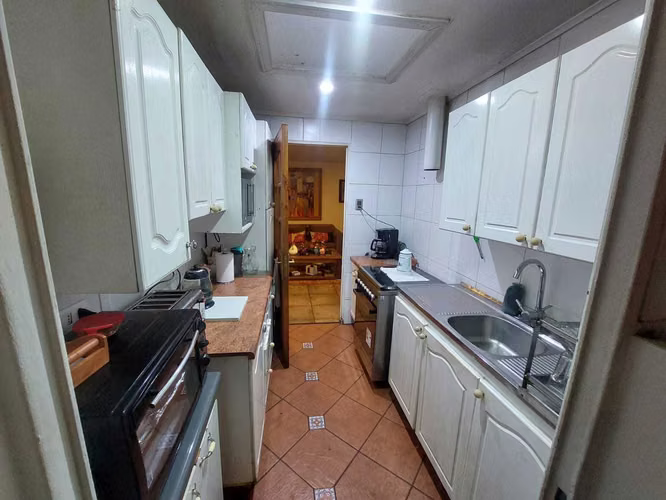 Casa en Linares frente a parque 5 dormitorios (116208)