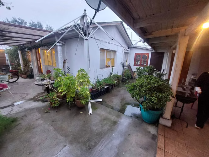 Casa en Linares frente a parque 5 dormitorios (116208)