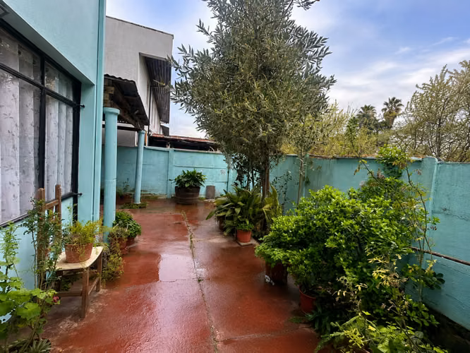 UBICADA EN AVENIDA PRINCIPAL, CONDOMINIO