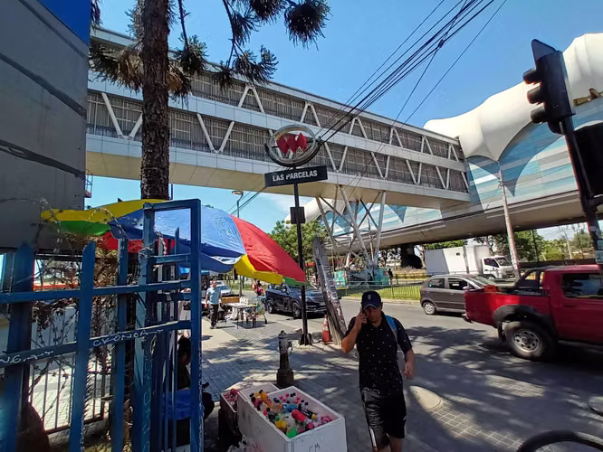 Metro Las Parcelas para remodelar  en Maipú (116352)