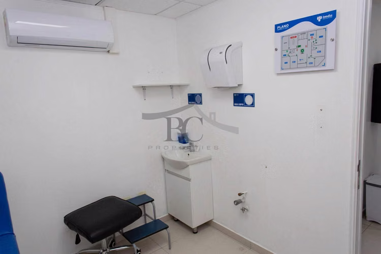 Se arrienda consulta médica en Ed. Galeno. (116438)