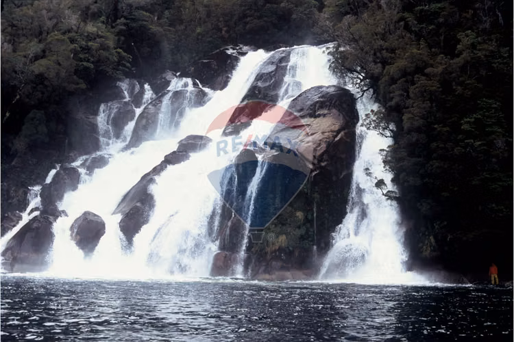 Lotes de terreno y derechos de agua glaciar