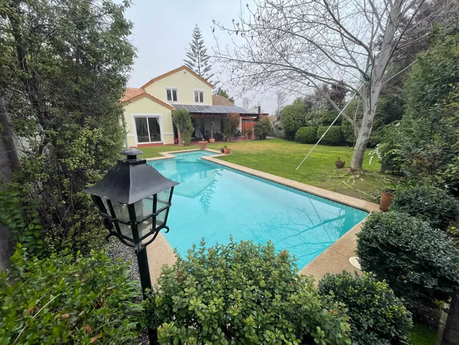 5D 4B QUINCHO PISCINA CONDO EN PIEDRA ROJA!!! (116904)