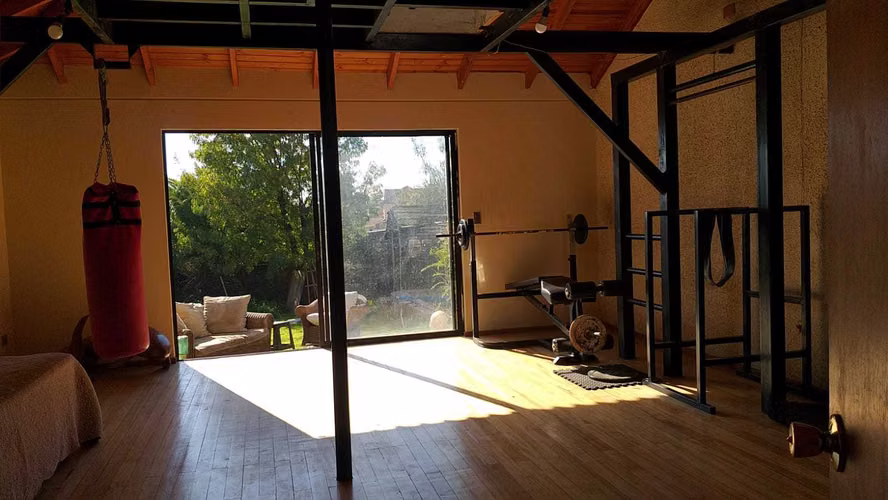 Casa con gran terreno/ 7D, 4 baños, piscina (117245)