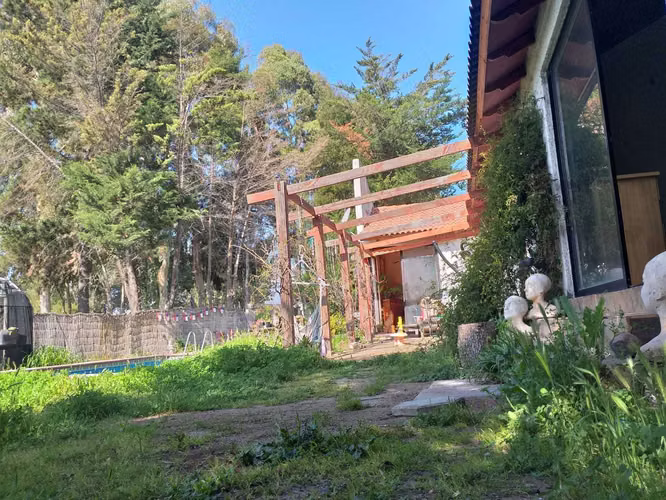 Casa con gran terreno/ 7D, 4 baños, piscina (117245)