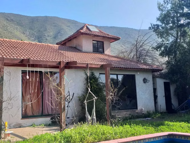 Casa con gran terreno/ 7D, 4 baños, piscina (117245)