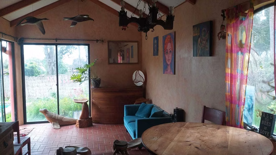 Casa con gran terreno/ 7D, 4 baños, piscina (117245)