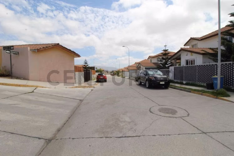 Se vende casa en sector El Rosario, Peñuelas