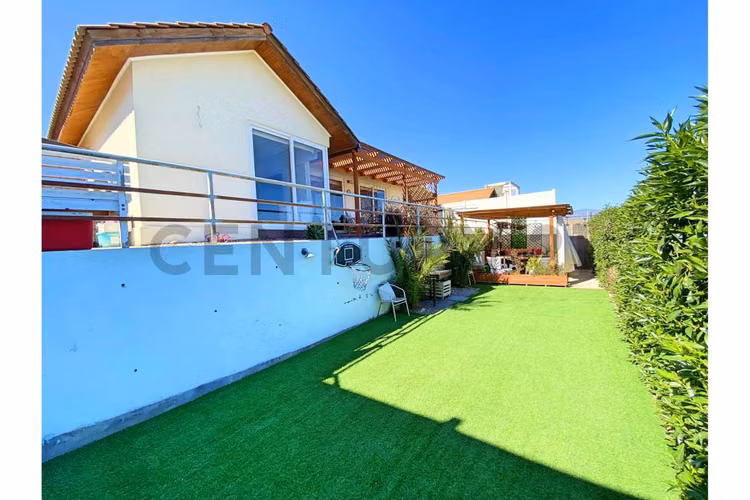 Se vende casa en Altos del Rosario, Peñuelas