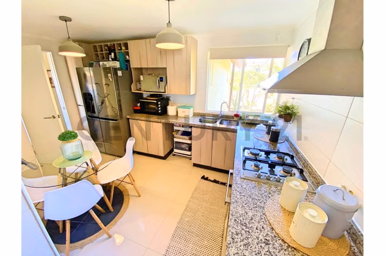Se vende casa en Altos del Rosario, Peñuelas