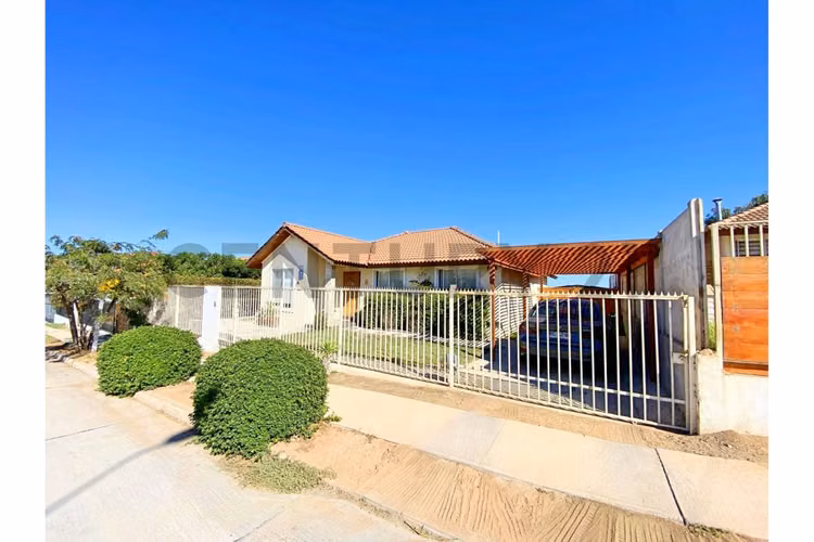 Se vende casa en Altos del Rosario, Peñuelas