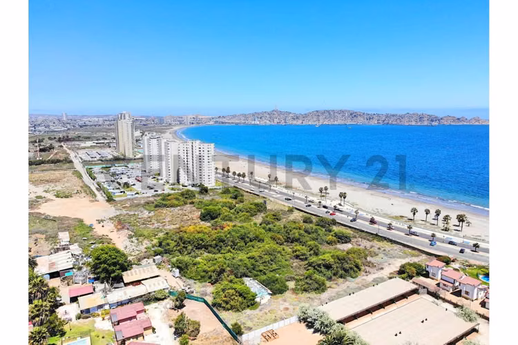 Se vende terreno frente al mar en Coquimbo