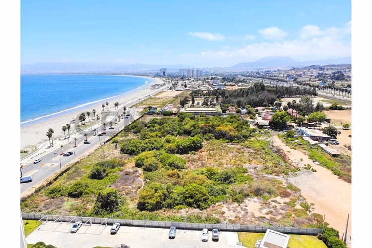 Se vende terreno frente al mar en Coquimbo