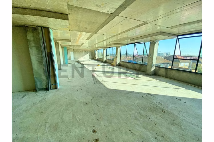 Se arrienda oficina planta libre de 940 m2 en Distrito Ulriksen