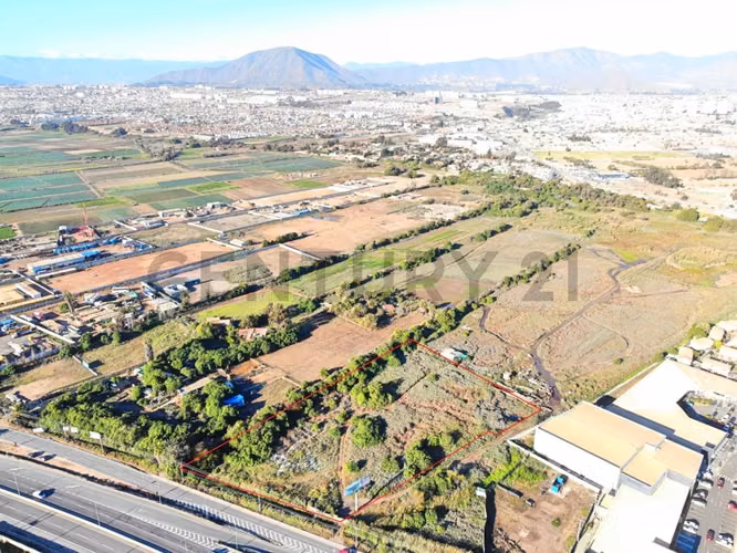 Se arrienda terreno uso comercial en Ruta 5