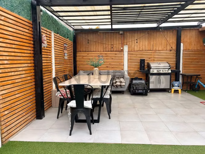 Se vende casa remodelada en Peñuelas