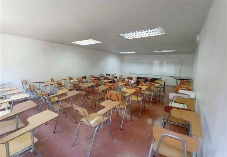 OFICINA Entre metro Los Héroes y República