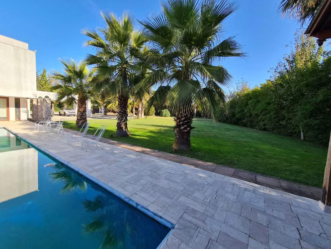 Espaciosa casa en venta, Linares (117787)