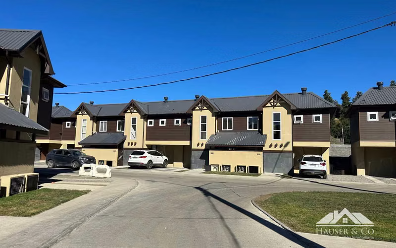 Casa en venta en Pucon semi nueva sector variante internacional